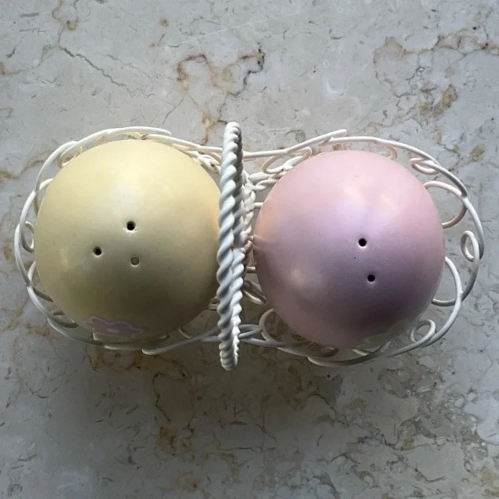 Easter‎ Egg Salt & Pepper Shakers Pink & Yellow Flowers on Front In Wire Basket